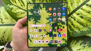 Motorola RAZR Fold: Display-uri LTPO OLED mari și cu refresh rate ridicat, ambele cu suport stylus