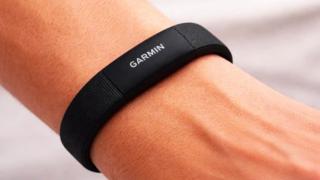 Moarte ecranului! Dispar display-urile de pe ceasurile, brăţările de fitness, iar Garmin adoptă trendul prin modelul CIRQA