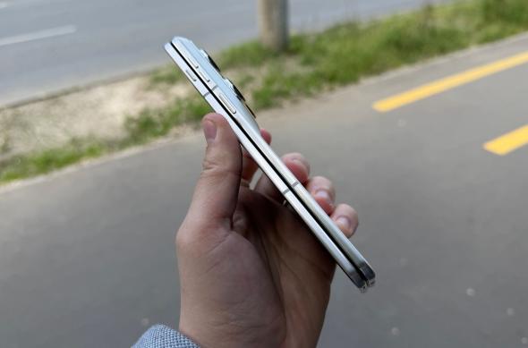 Motorola RAZR Fold - Fotografii design: Motorola_ (24).jpg