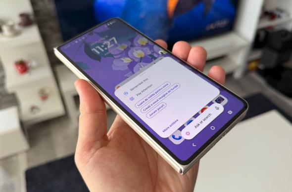 Motorola RAZR Fold - Fotografii design (2): Motorola-razr-fold_ (4).jpg