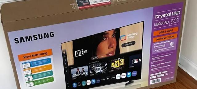 Dua Lipa cere 15 milioane de dolari de la Samsung; Artista spune că imaginea ei a fost folosită fără acord pe cutiile televizoarelor