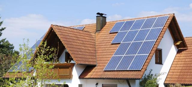 Casa Verde Fotovoltaice dispare din bugetul AFM 2026: statul finanțează doar baterii pentru prosumatori
