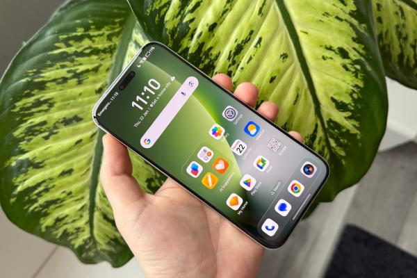 HONOR Magic8 Pro: Display mai mic, foarte luminos şi multe protecţii pentru ochi, creier