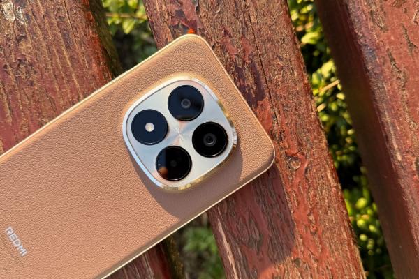 Redmi Note 15 Pro+ 5G: Cameră duală, cu senzor principal de 200 megapixeli pus să facă de toate