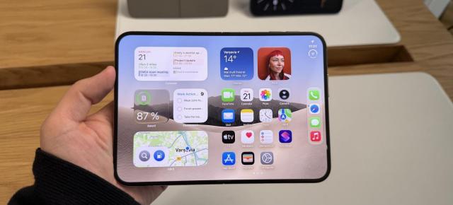 Livrările de ecrane pliabile vor ajunge la 29 de milioane în 2026; iPhone Duo și Galaxy Z Fold8 schimbă piața (Studiu Omdia)