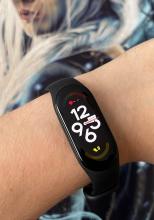 Xiaomi Smart Band 7 Unboxing: Seria de brățări fitness hit revine cu model nou, cu ecran mai mare, monitorizare automată SpO2