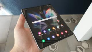 Samsung Galaxy Z Fold 3 primeşte o actualizare software care îmbunătăţeşte camera; Vine update-ul de securitate pe iunie 2022