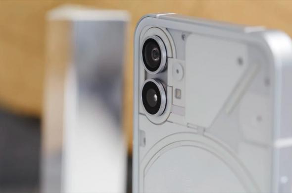 Nothing Phone (1) - Hands-on: FVyaoALaQAANpQ6.jpg