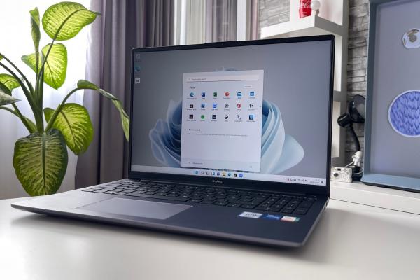 Prezentare HUAWEI MateBook D 16: Un laptop de productivitate de 16 inch mai ușor decât ai crede și primul Huawei cu NumPad