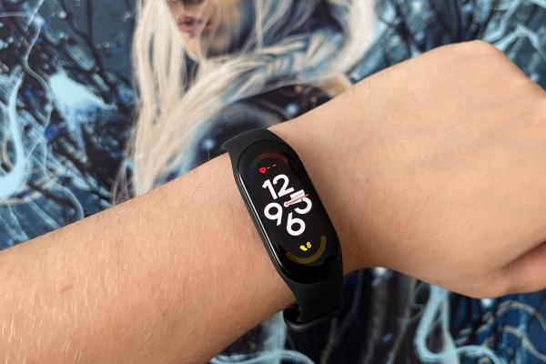 Xiaomi Smart Band 7 Unboxing: Seria de brățări fitness hit revine cu model nou, cu ecran mai mare, monitorizare automată SpO2