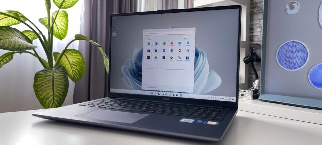 Prezentare HUAWEI MateBook D 16: Un laptop de productivitate de 16 inch mai ușor decât ai crede și primul Huawei cu NumPad