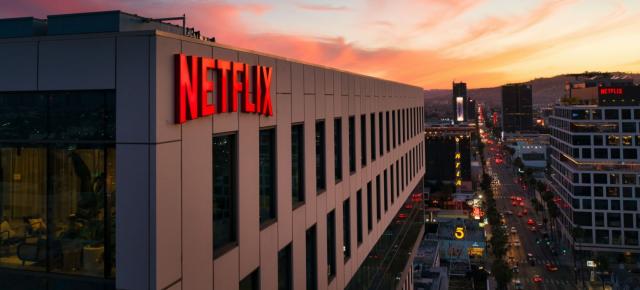 Netflix continuă tăierile de joburi; Renunță la aproape 500 de angajați și este pe cale să introducă abonamentul cu reclame