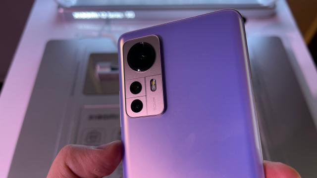 <b>Xiaomi 13 așteptat să debuteze mai devreme, poate chiar în luna noiembrie a acestui an</b>Deși în momentul de față primi mai degrabă leak-uri asociate lui Xiaomi 12 Ultra, nu uităm că pe final de an vine seria succesor și anume Xiaomi 13. Anul trecut flagship-ul Xiaomi 12 era anunțat chiar în ultimele zile ale lunii decembrie