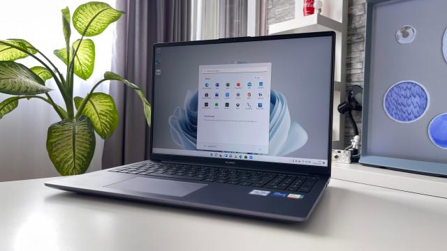 <b>Prezentare HUAWEI MateBook D 16: Un laptop de productivitate de 16 inch mai ușor decât ai crede și primul Huawei cu NumPad</b>Portofoliul de laptop-uri HUAWEI a primit un nou membru în ultimele ore și este vorba despre HUAWEI MateBook D 16, notebook anunțat la nivel european în cadrul unui eveniment global organizat în Istanbul. Eu am avut ocazia să testez