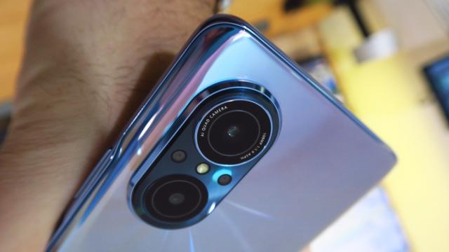 <b>Huawei Nova 9 SE: Camera principală de 108 MP e vedetă, la closeup şi culori</b>Huawei Nova 9 SE este, aşa cum am tot repetat în materialele despre telefon, primul smartphone Huawei cu camera de 108 megapixeli. E inedit că aceasta premieră îi revine unui telefon midrange accesibil şi nu unui flagship. În ce priveşte camera selfie