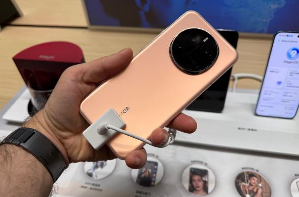 Honor Magic7 - Fotografii hands-on: Honor-Magic7-Hands-on_002.jpg
