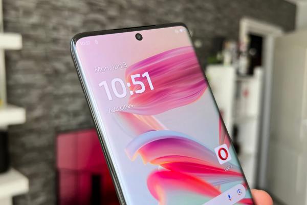 Motorola Edge 50 Ultra și 50 Fusion primesc actualizarea stabilă la Android 15